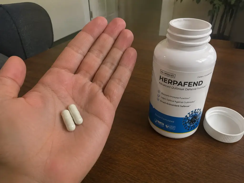 Herpafend review Capsule on hand