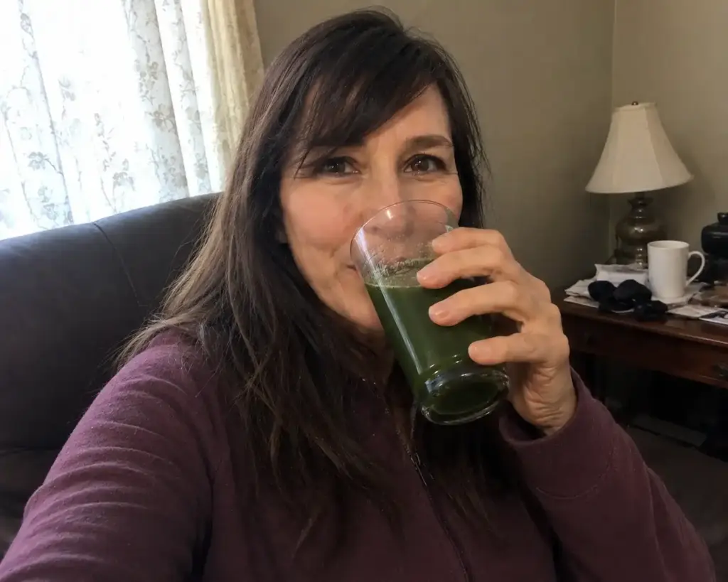 Drinking Tonic Greens at home