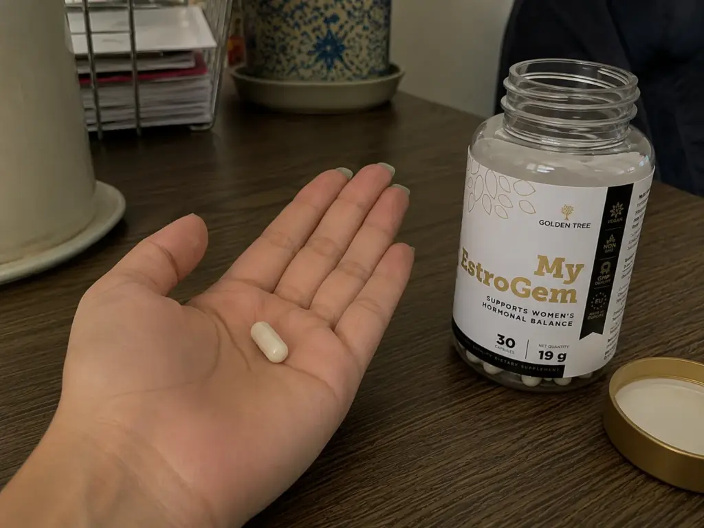 EstroGem review Capsule in Hand
