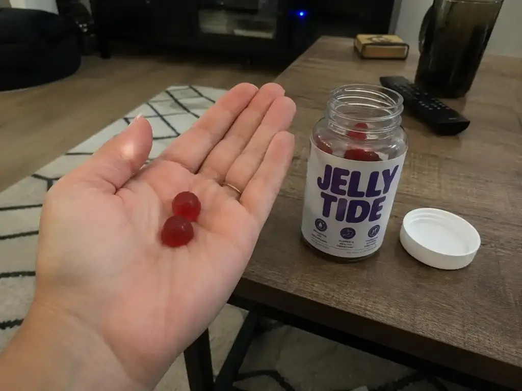 Jelly Tide gummies with opened supplement bottle