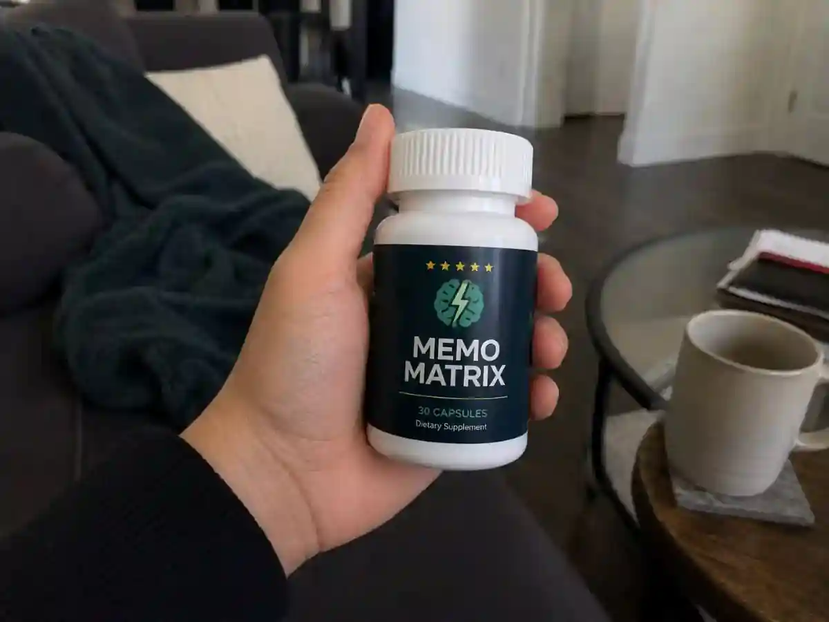 hand holding Memo Matrix supplement bottle