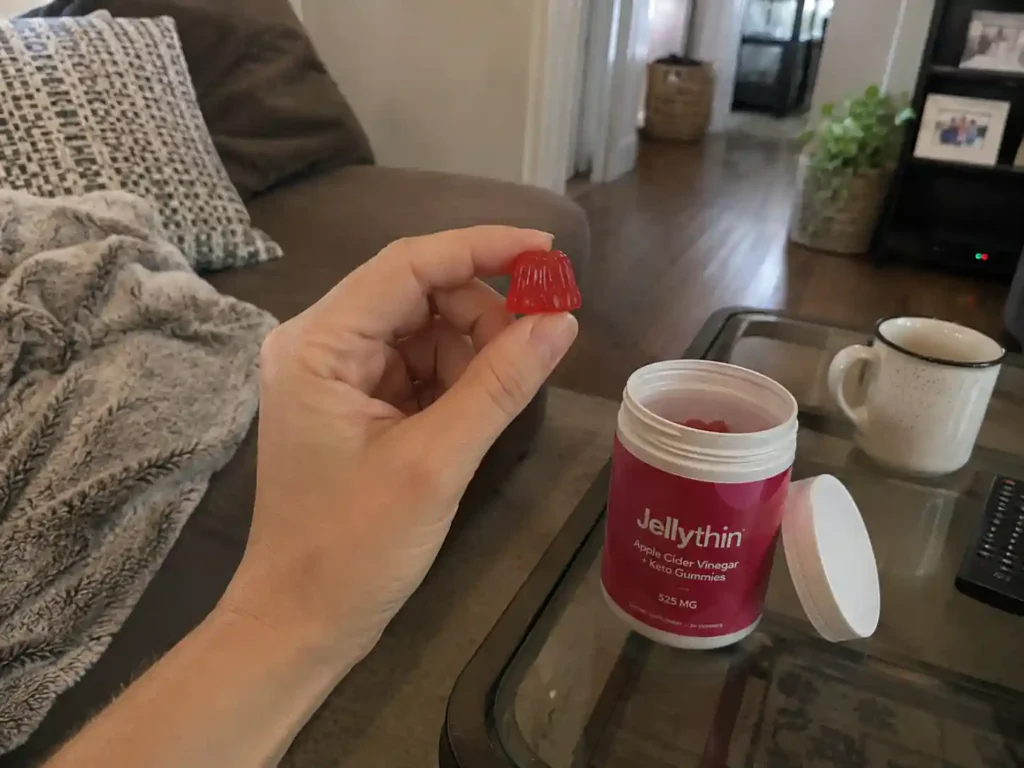 hand holding JellyThin metabolism gummies