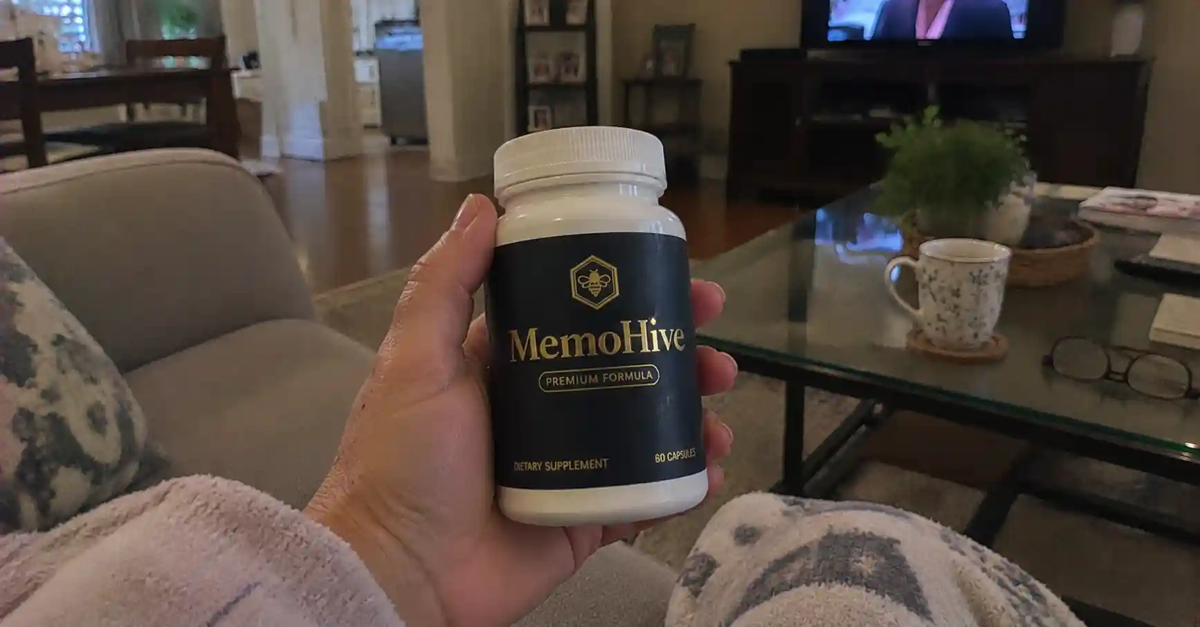 hand holding Memohive supplement bottle